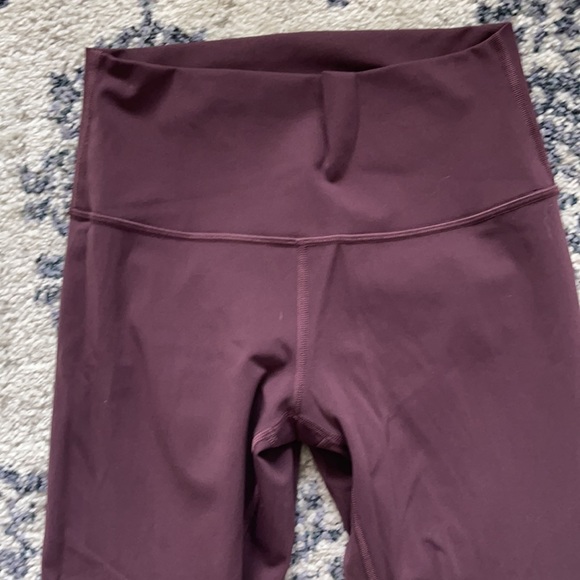 Like new Lululemon Wunder Under leggings - Picture 2 of 5